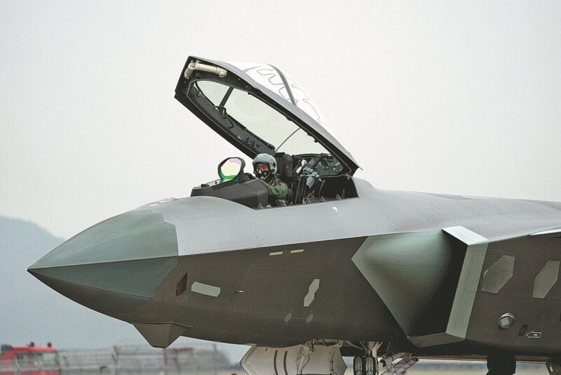 Chengdu-J-20_1